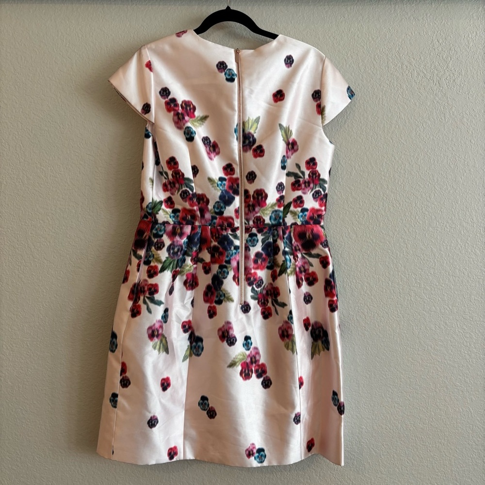 ❗️NWT Ted Baker Ibia Baby Pink Cap Sleeve Dress with Multicolor Floral Print 10 - Picture 2 of 10